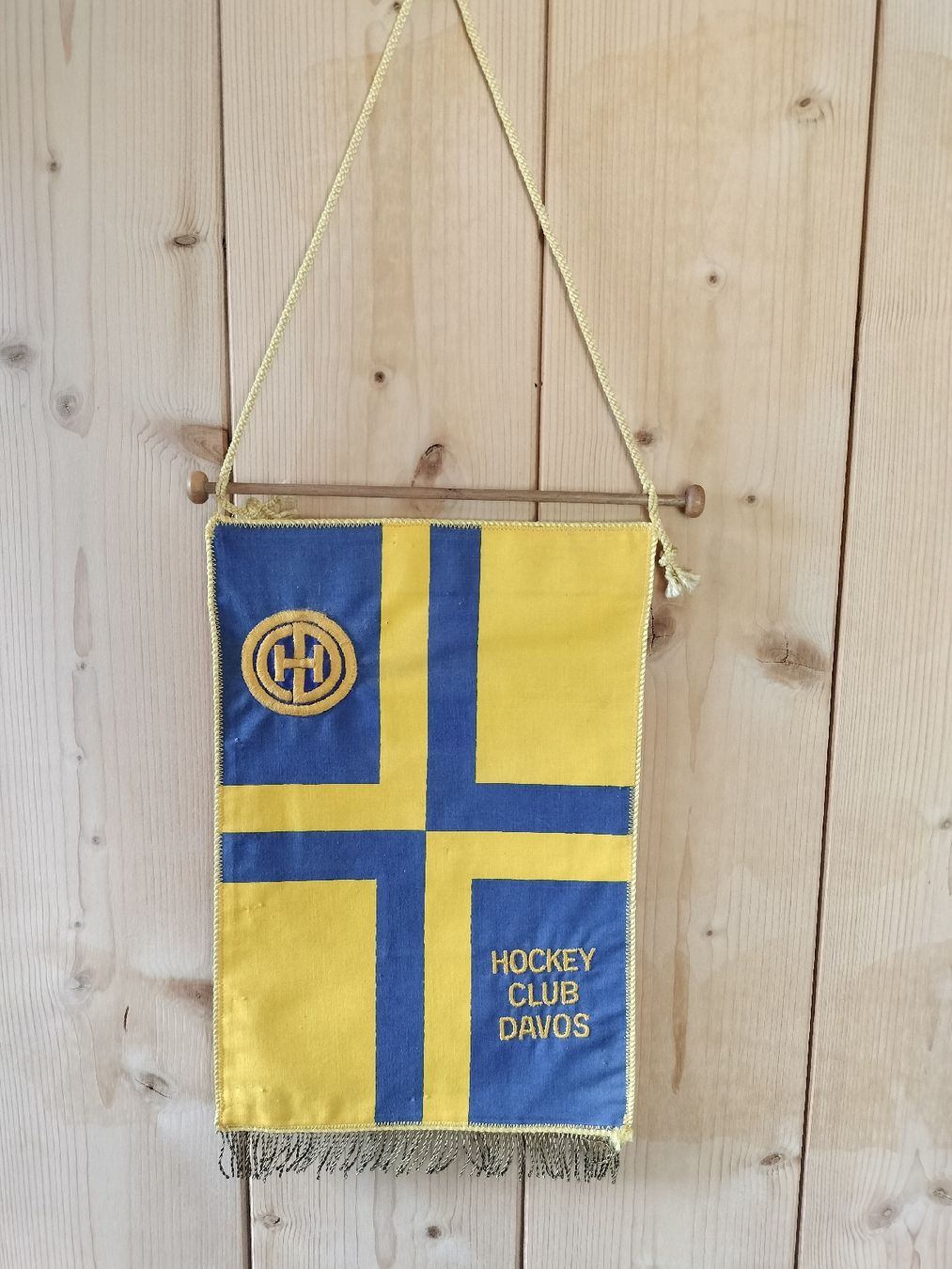 Bandiere: Antiker HC Davos Eishockey Wimpel – Usato da Schwanden Sigrisw venduto da cadieux71