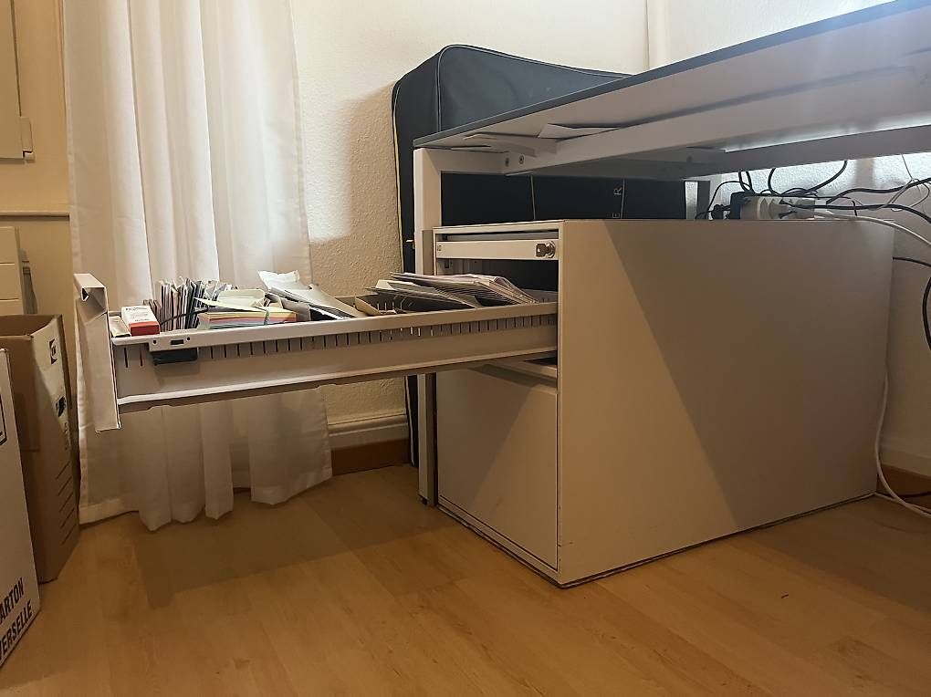 Lista Schreibtische: Lista Office Unterstellkorpus – Gebraucht aus Luzern von ELIAS1A 3