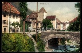 AK Waldenburg, Ortspartie mit Brücke und Passanten