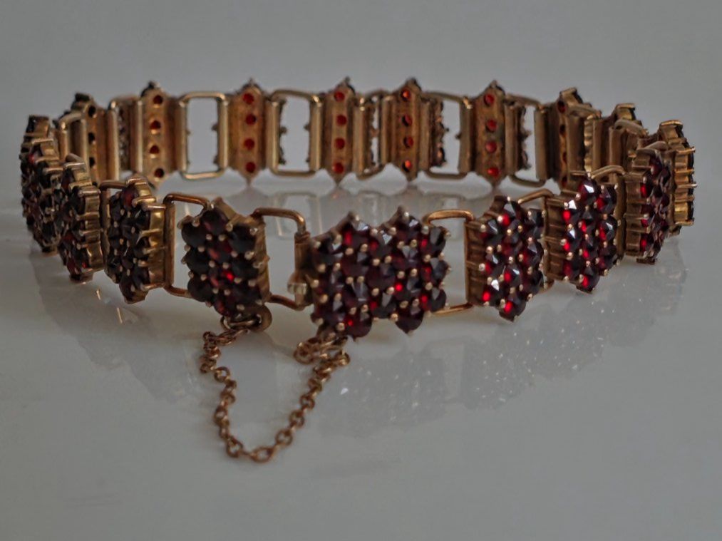 Bracciali & Braccialetti: Armband mit Granaten – Usato da Wittenbach venduto da rose_rosi