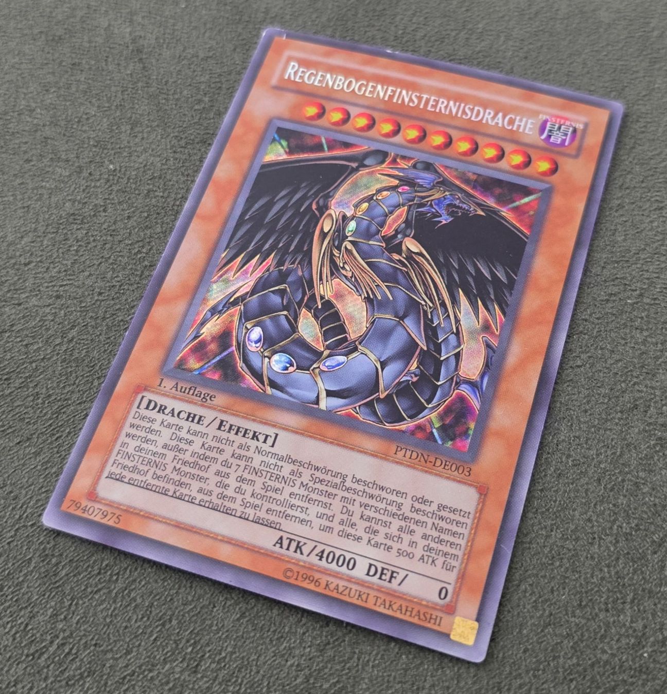 Yugioh Carte collezionabili: Yu-Gi-Oh! 1.Edition PTDN-DE003 Regenbogenfinsternisdrache EX – Usato da Oberwil BL venduto da Autobueb 1