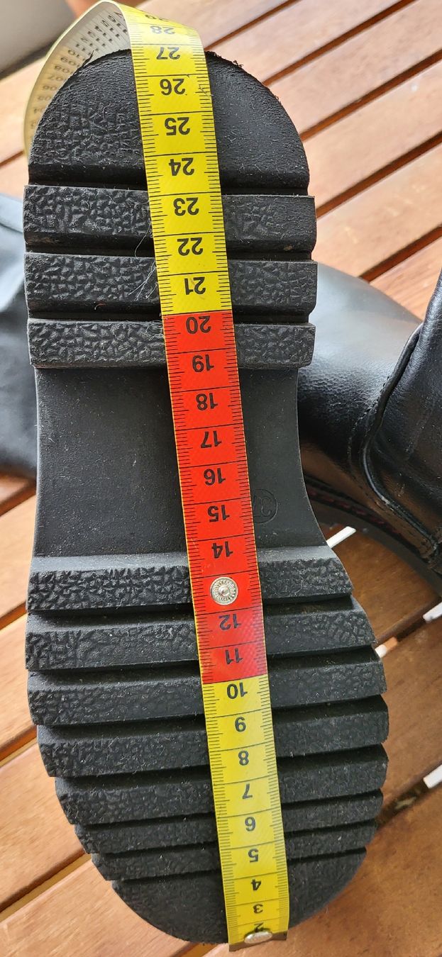 Scarpe da donna: Damen Stiefel schwarz 37 – Usato da Unterseen venduto da rej_lnk9 5
