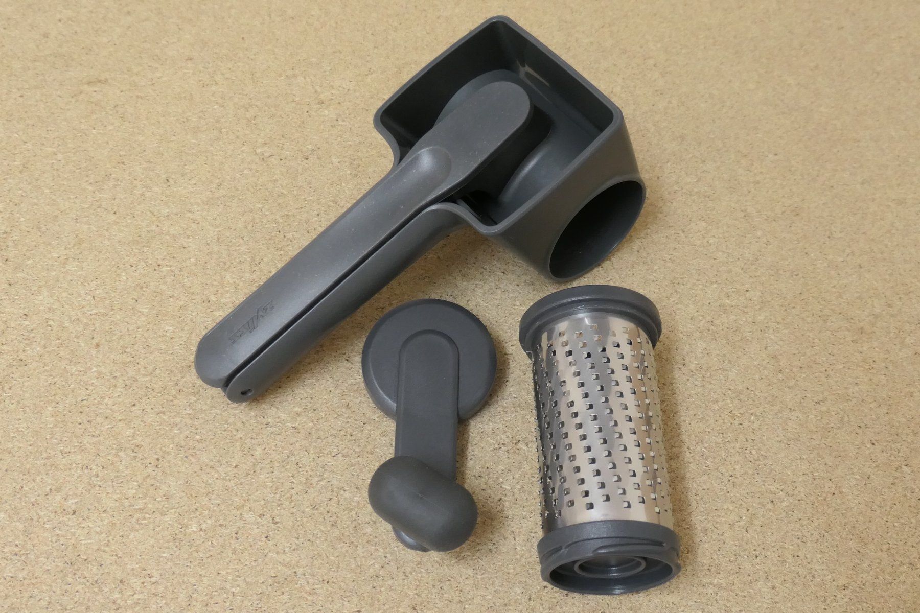 Zyliss Elettrodomestici da cucina: Käsereibe Zyliss Professional – Usato da Reinach BL venduto da vep01 2