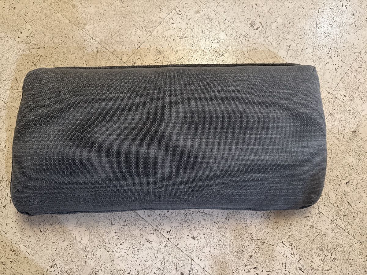 Ikea Coussins: Ikea Vallentuna Sofakissen dunkelgrau  – D'occasion à Niederhünigen par man_7ybw