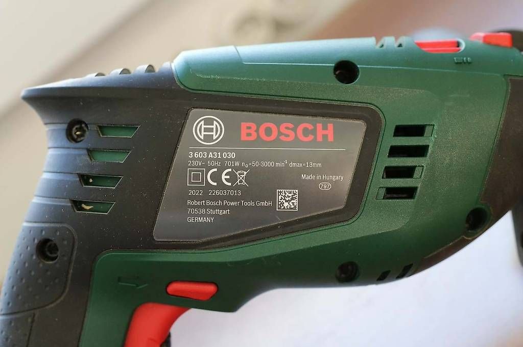 Bosch Bohrmaschinen: Bosch Schlagbohrmaschine Universalimpact 700 – Gebraucht aus Biel/Bienne von Fischera 4