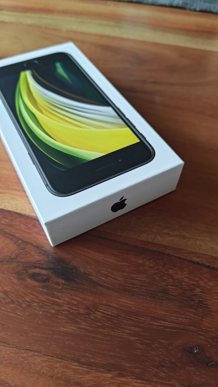 Apple Telefoni cellulari / Smartphones: Apple iPhone SE 2020 Smartphone Original Box Packaging – Usato da Wetzikon ZH venduto da Alfvisions 3