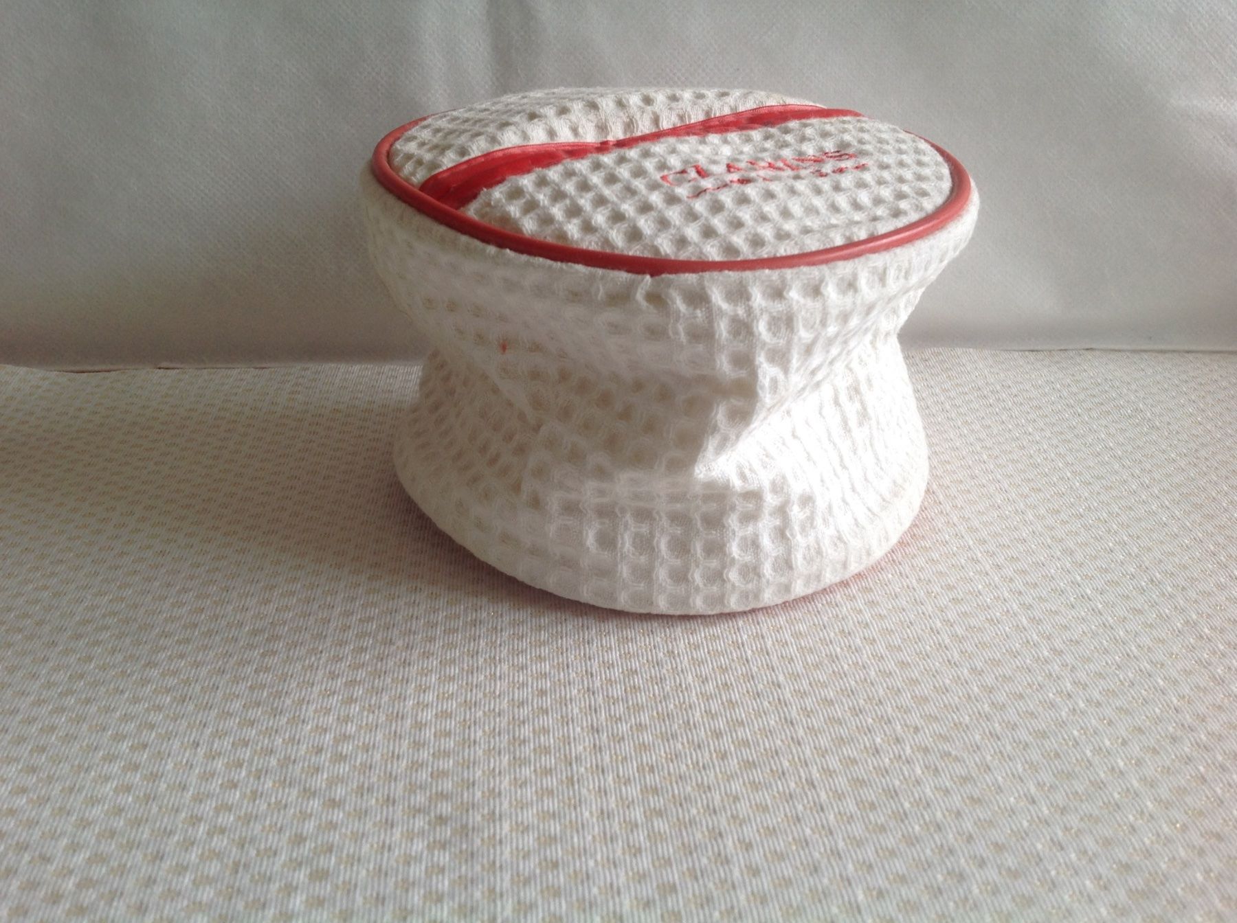 Clarins Custodie per cosmetici: Clarins - Trousse – Usato da Sion venduto da accroshoes