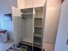 Wardrobe with 3 doors
