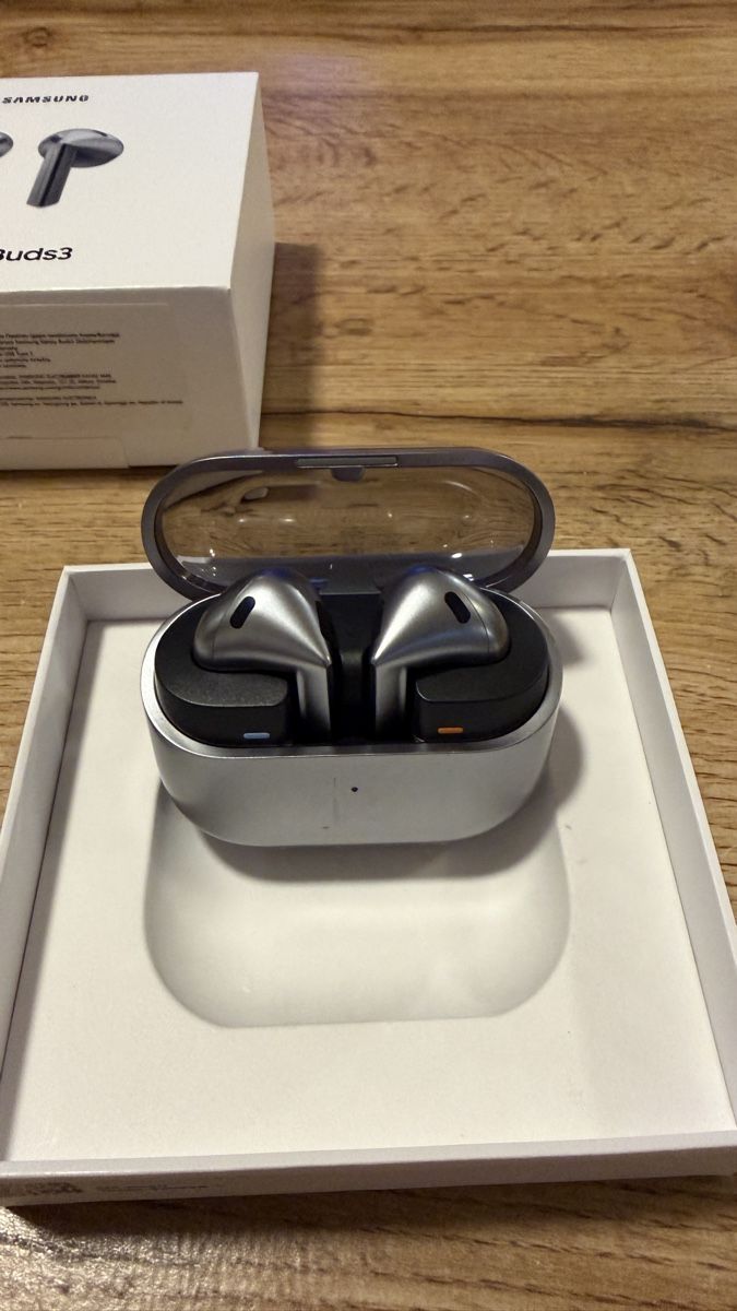 Samsung Cuffie: Samsung Galaxy Buds3 – Nuovo (secondo la descrizione) da Mettau venduto da _Nicole_ 2