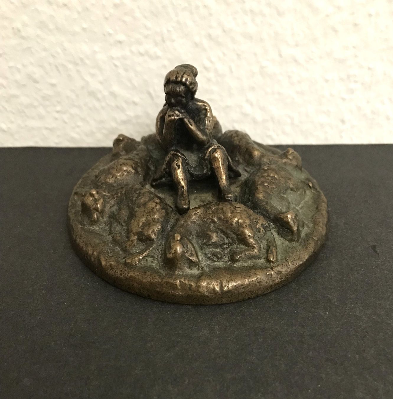 Skulpturen & Statuen: BRONZE FIGUR HIRTIN mit MONOGRAMM MK – Gebraucht aus Luzern von Immergern