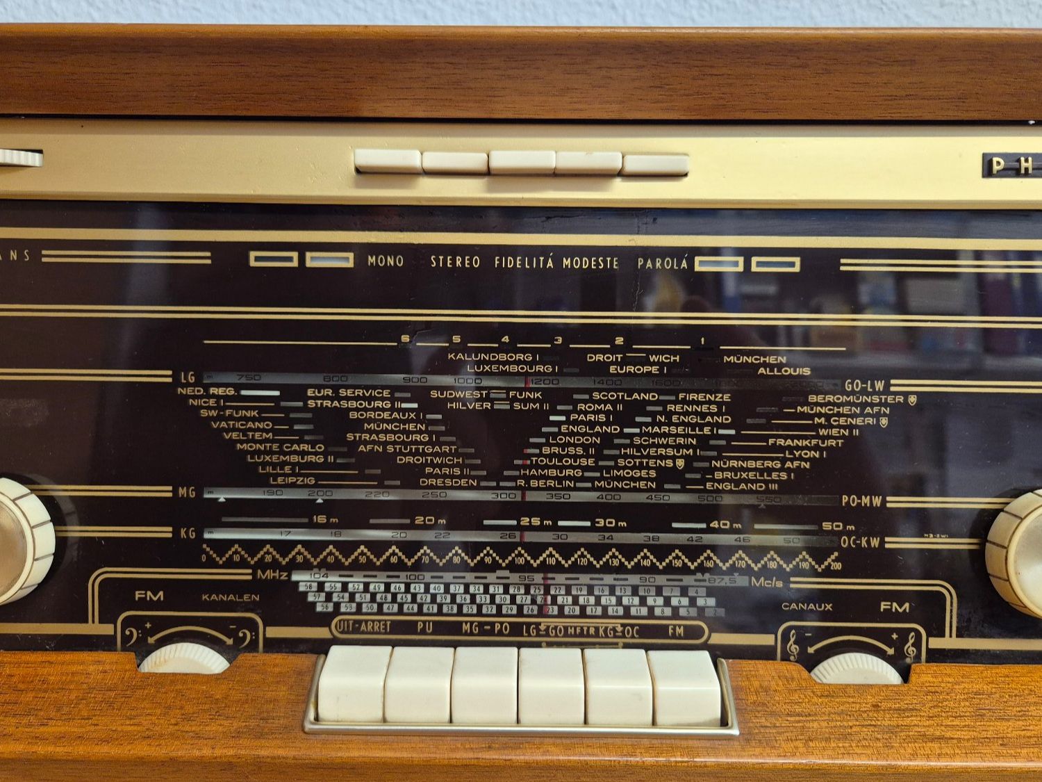 Philips Radios: Röhrenradio von 1962 – Gebraucht aus Spreitenbach von aspen11 1