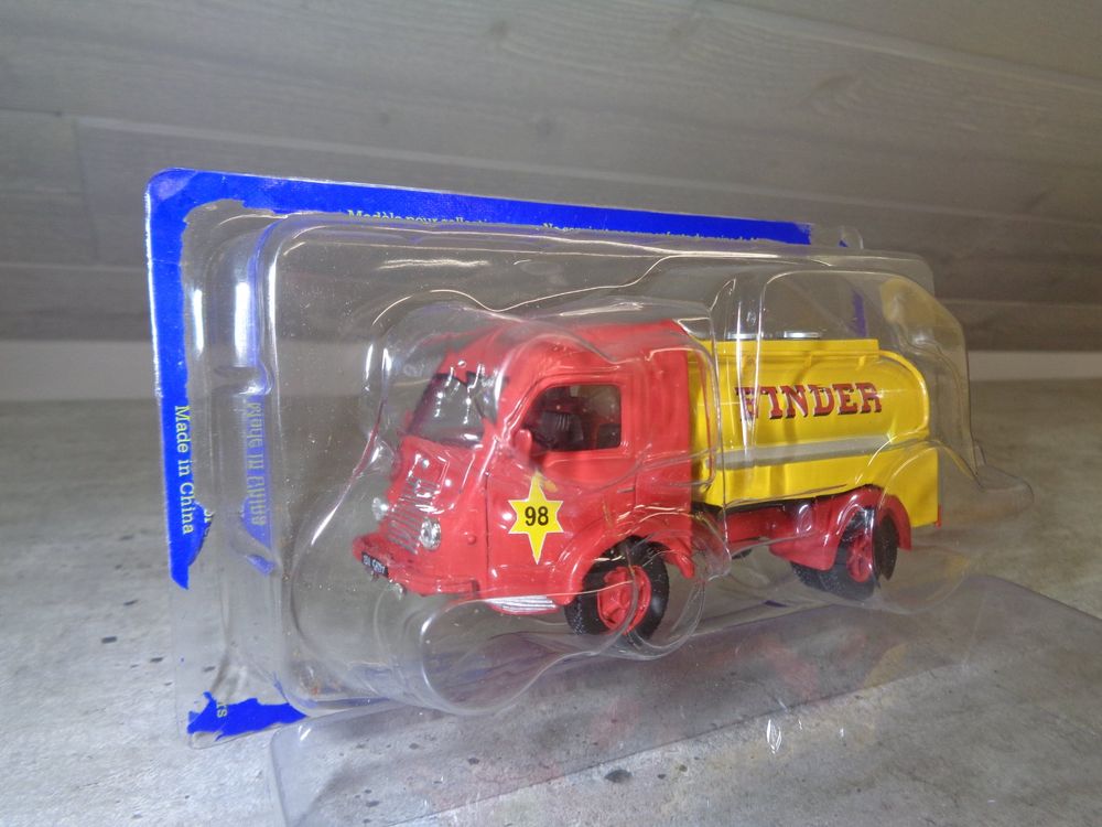 Le camion citerne RENAULT Galion - Pinder-Jean Richard Circus World model