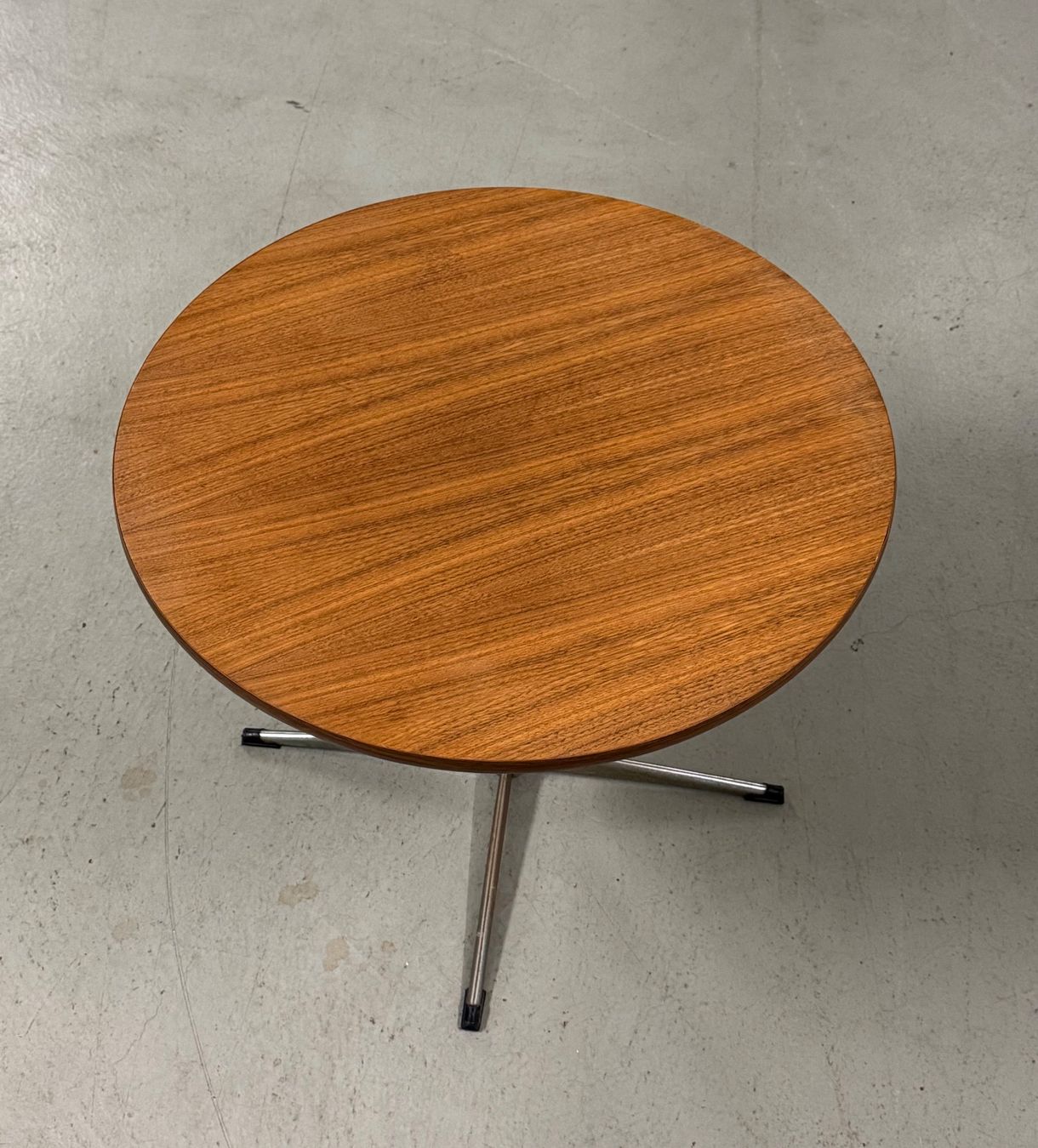 Tables: Runder Teak Sofatisch MidCentury Design 60er – D'occasion à Basel par MidMod20C 5