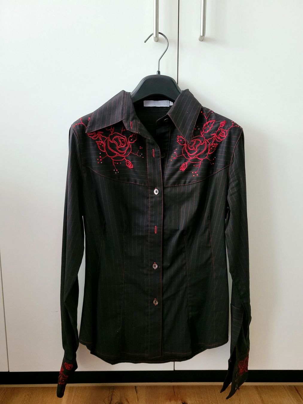 Camicette: Camicia con ricami e decorazioni – Usato da Baar venduto da fla_v78d 1