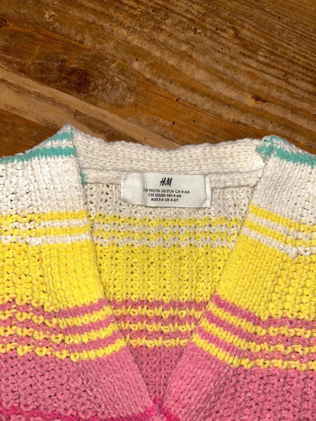 H&M Maglioni & Felpe: Bunte Strickjacke H&M 110/116 – Usato da Safenwil venduto da 2hand_aber_wertvoll 1