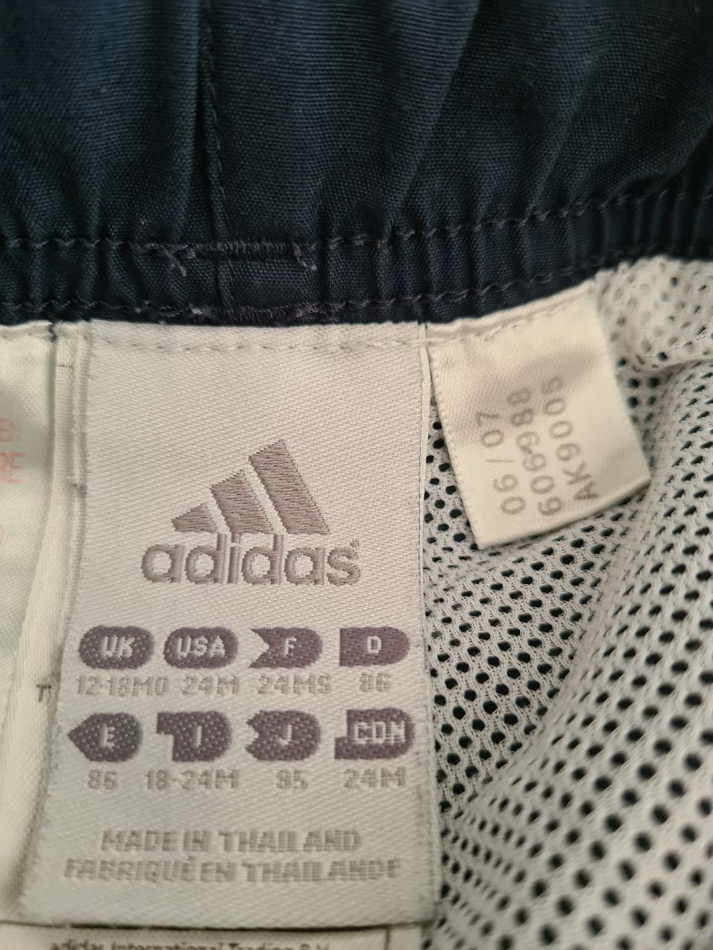 Pantaloni: Kinder Trainingshose Adidas Grösse 86 – Usato da Horw venduto da Mirii91 2