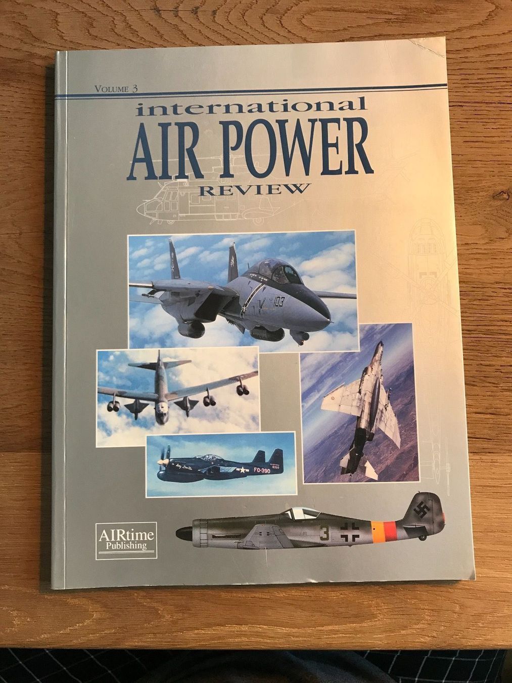 Bücher: international AIR POWER - Volume 3 – Gebraucht aus Kloten von leom_2012