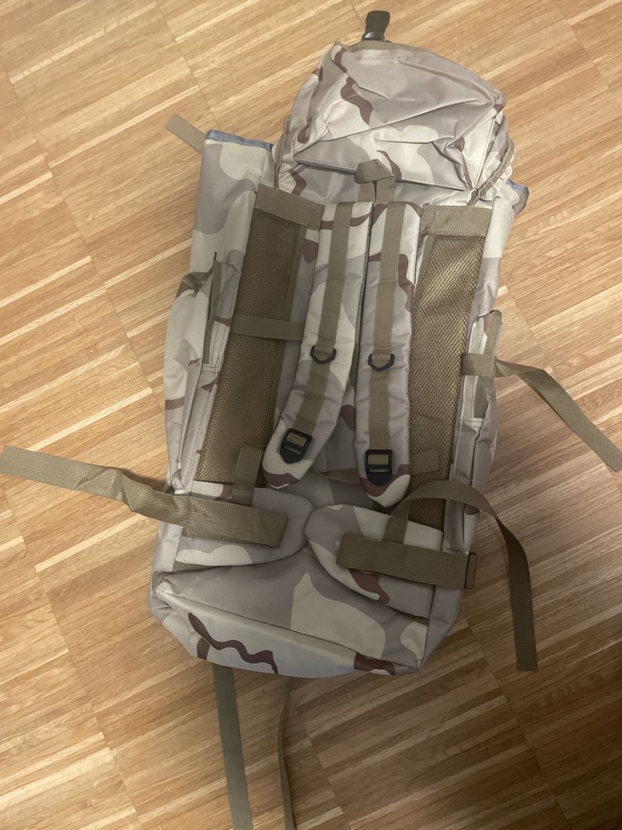 Zaini: Militär Rucksack mit Tarnmuster – Nuovo e nell'imballaggio originale da Schlieren venduto da Kevek.fashion 1