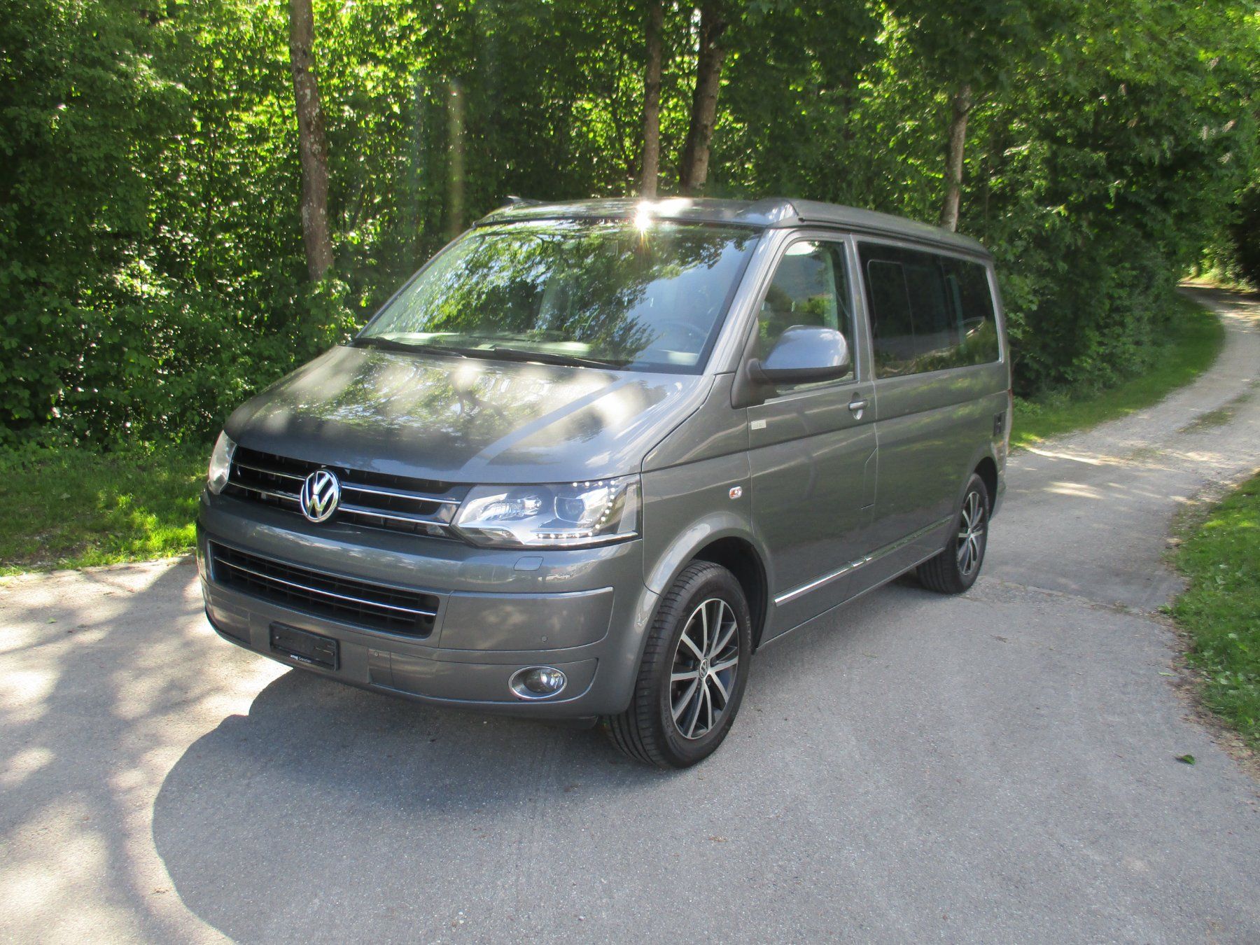 VW Camping Fahrzeuge: VW T5 Califonia inkl Garantie – Gebraucht aus Riedholz von Riedholz-Garage