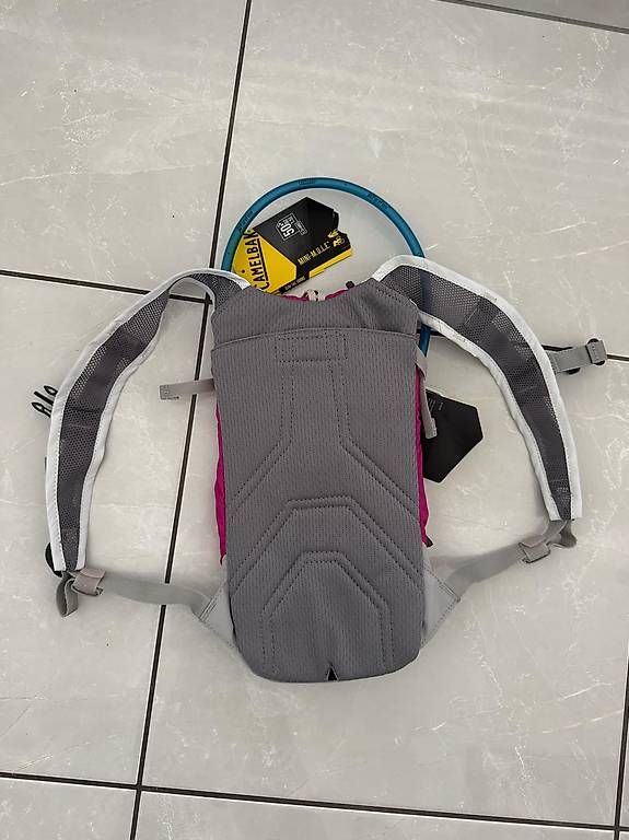 Zaini: CAMELBACK Rucksack Mini M.U.L.E. - pink 1,5L (neu) – Usato da Walchwil venduto da Nippon 1