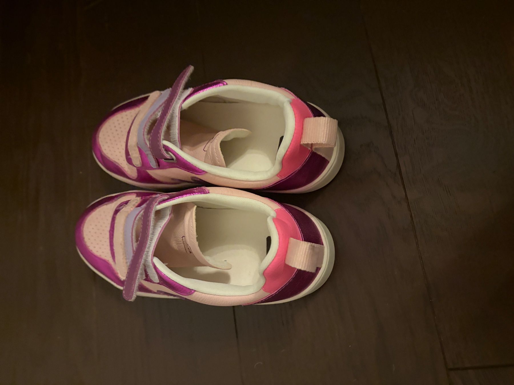 Schuhe für Mädchen: Sneakers Grösse 35 – Gebraucht aus Buochs von juab 2