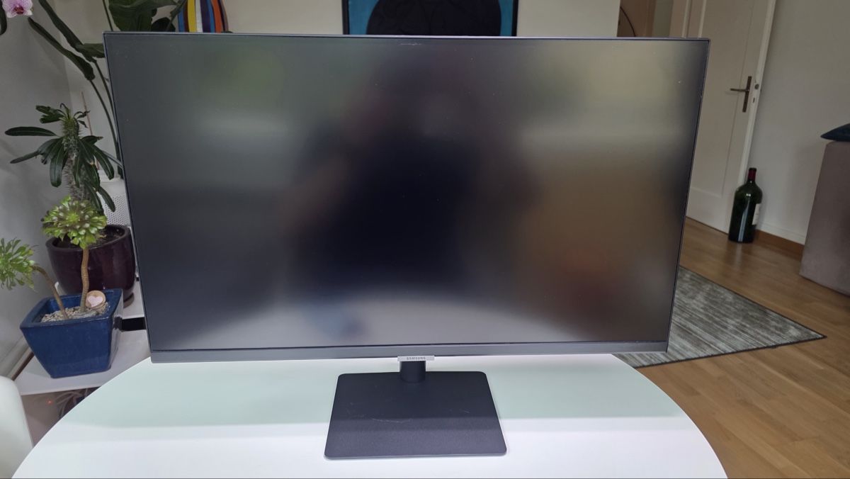 Monitor: Samsung 27" M5 S27BM500EU – Nuovo (secondo la descrizione) da Zürich venduto da shop_all