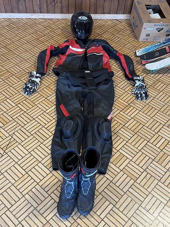 Anzüge, Sport- & Funktionsanzüge: Lederkombi  – Gebraucht aus Zeneggen von Holzjoni 1