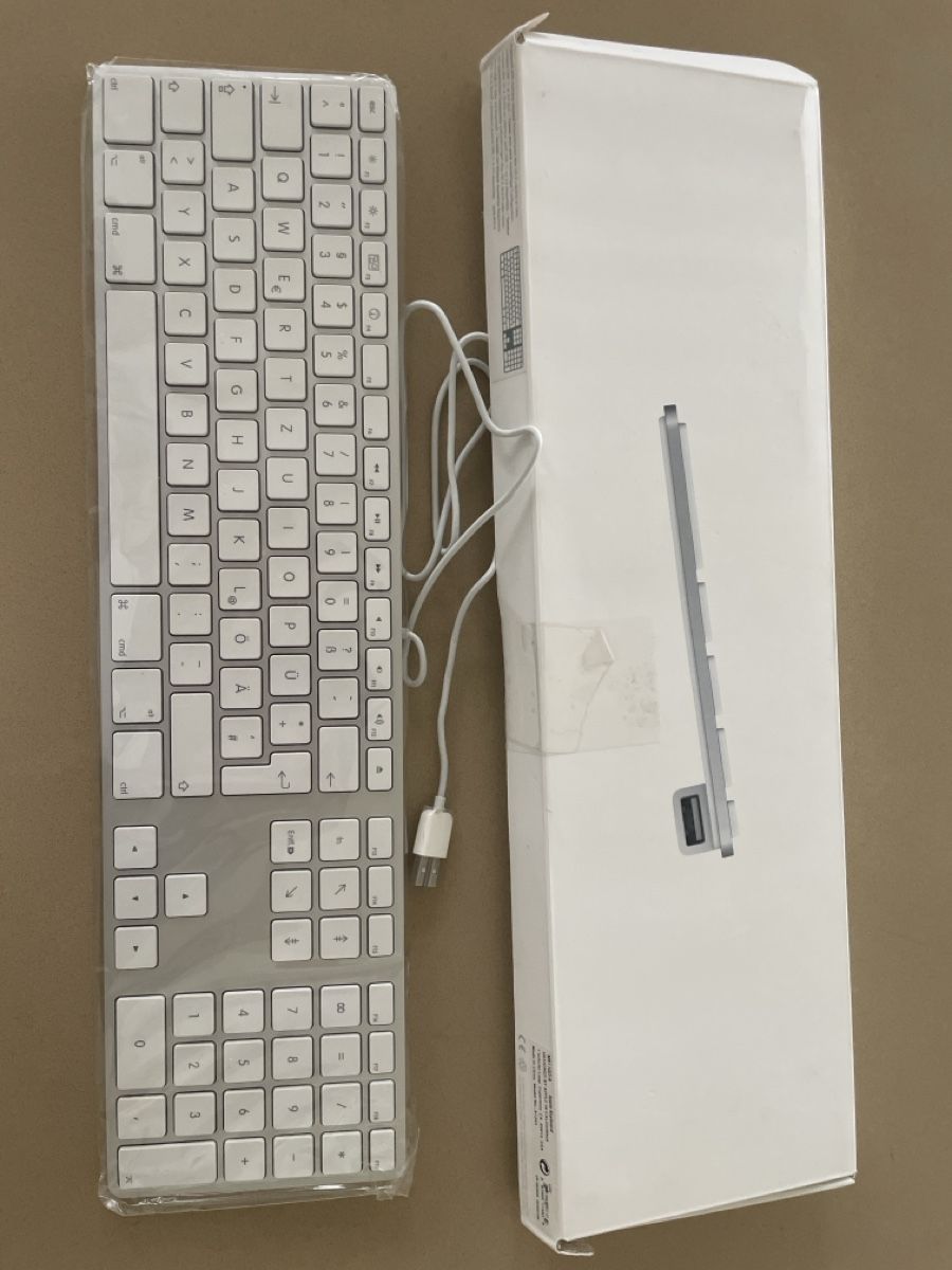 Apple Tastaturen: Apple Tastatur mit USB Anschluss – Neu und originalverpackt aus Rotkreuz von joe_rj2f