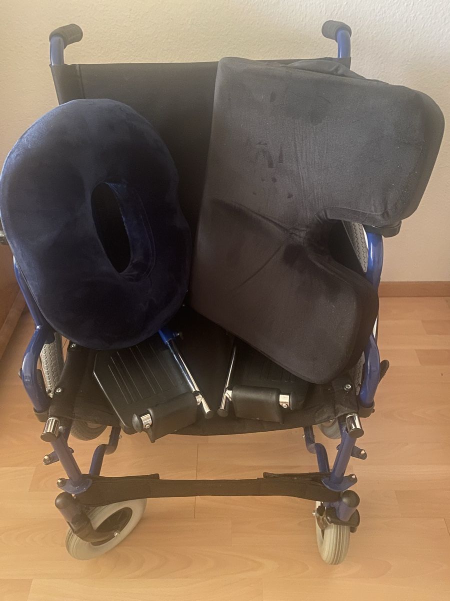 Sedie a rotelle: Sedia a Rotelle usata, pieghevole, con accessori.2 cuscini. – Usato da zollikofen venduto da centauro6969 5