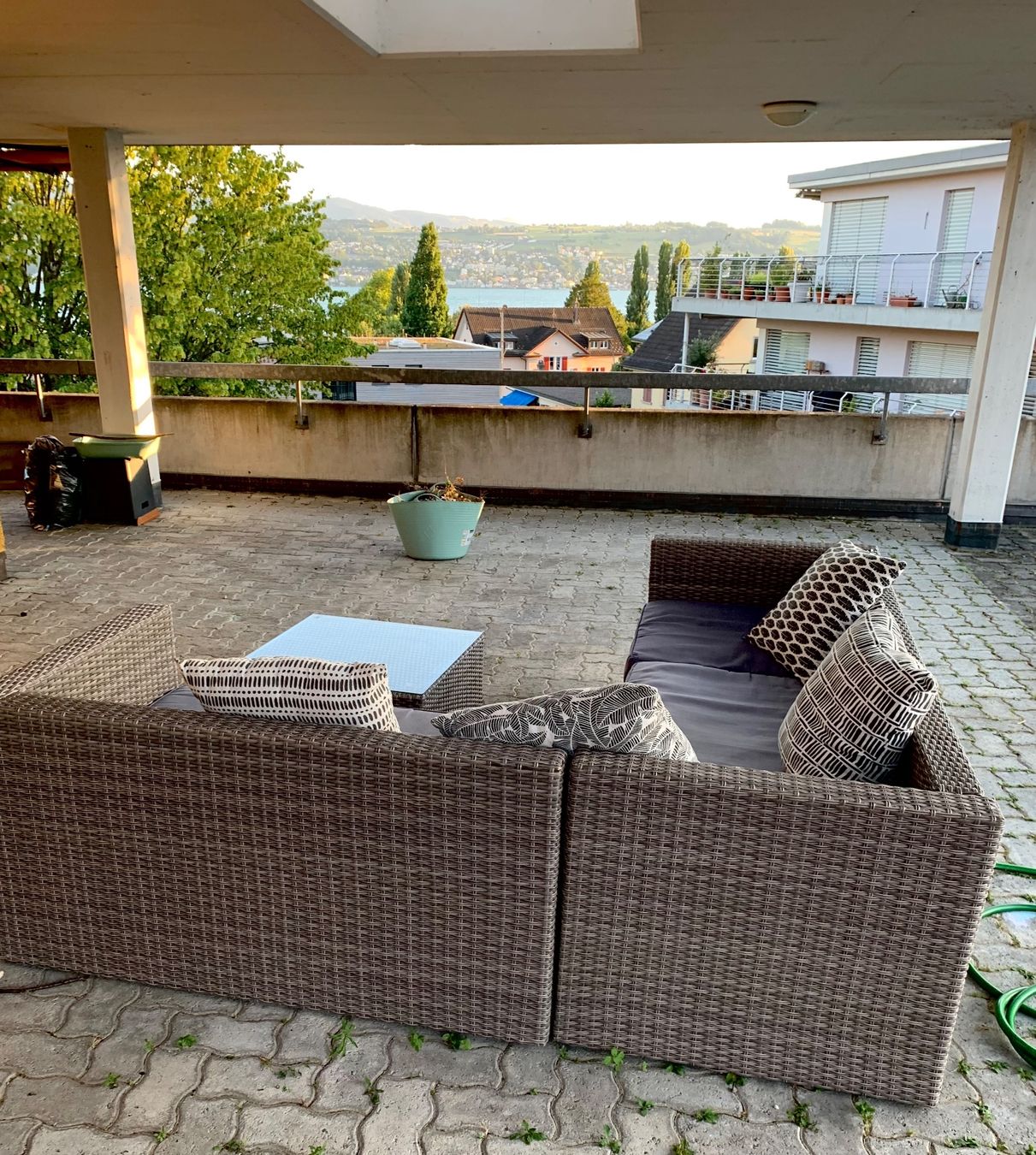 Set di tavolo e panche: Rattan Ecklounge 3-teilig für Garten oder Balkon – Usato da Männedorf venduto da jules_acer 2