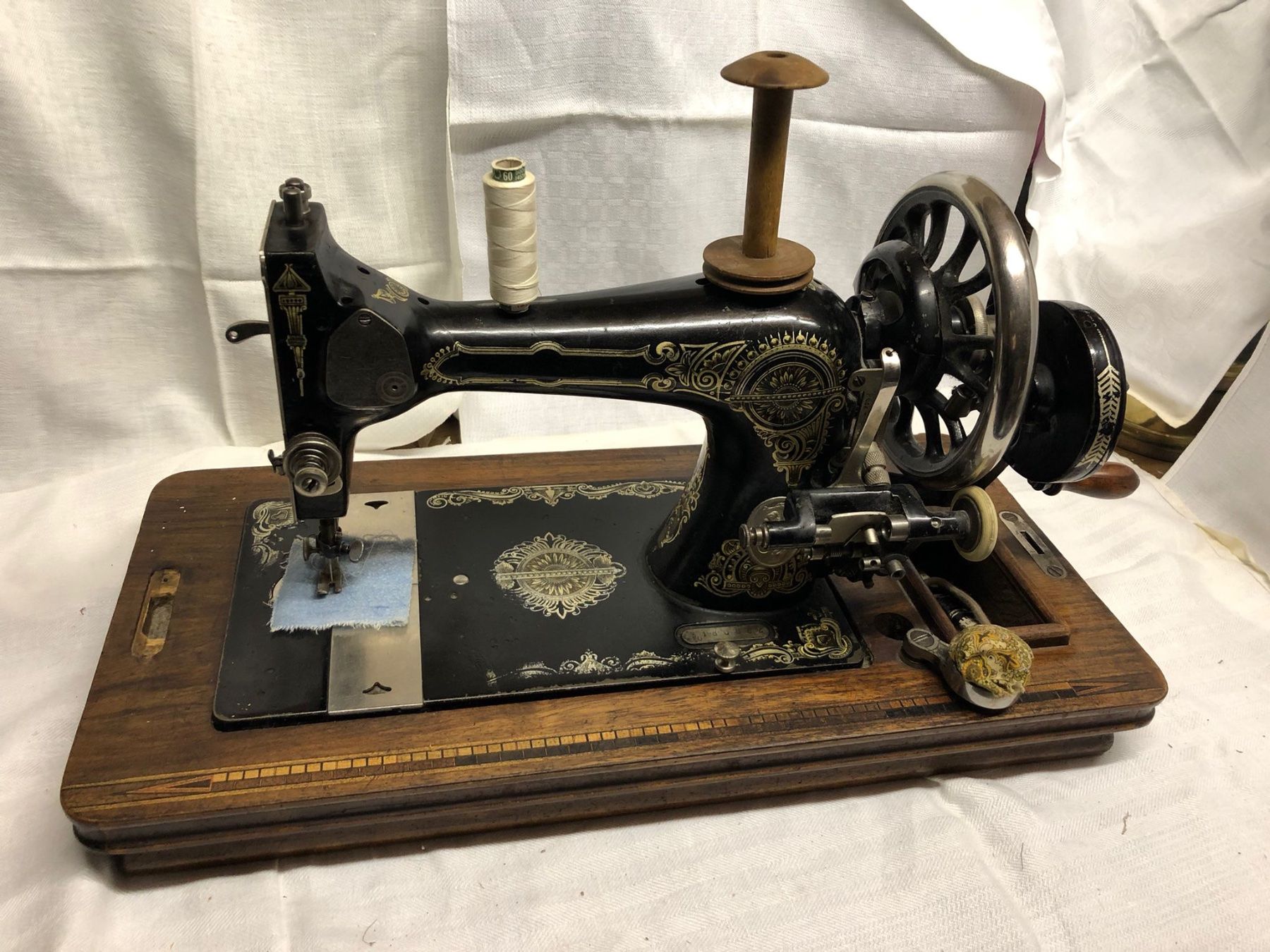 Macchine da cucire: Antike Tischnähmaschine – Usato da Röschenz venduto da Tashroal