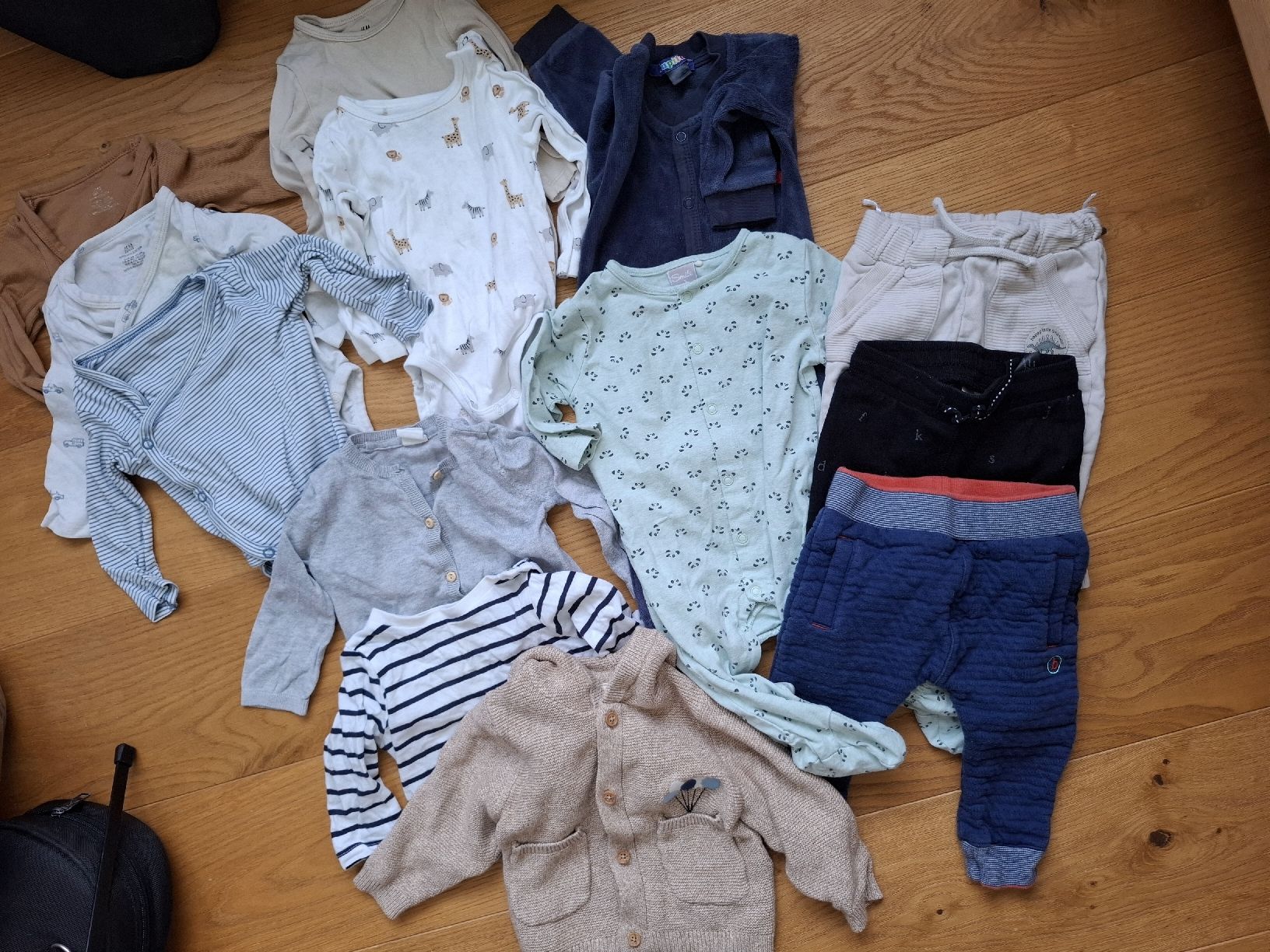 Lotti & Set di vestiti: Kleiderpaket Gr. 68 – Usato da Hildisrieden venduto da Safrania