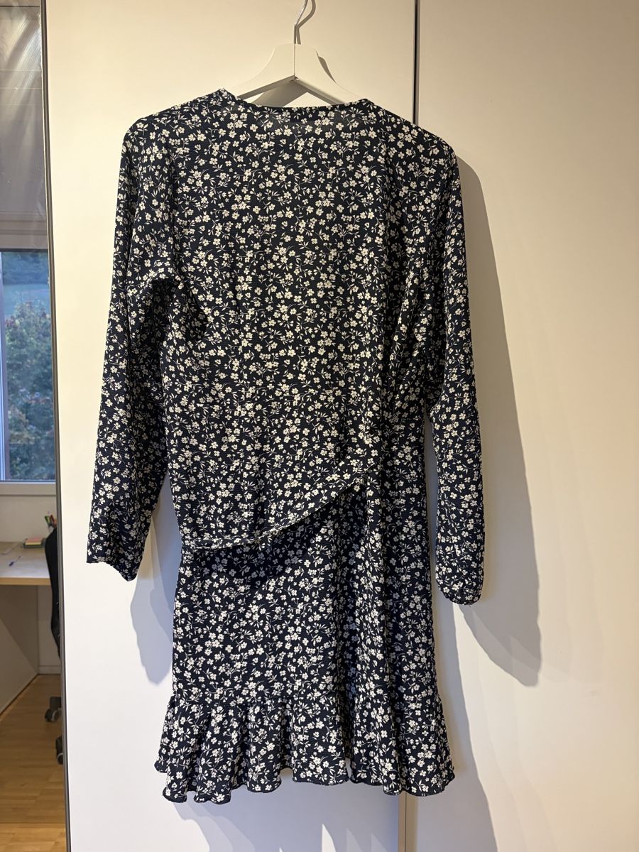 Only Vestiti: Wickelkleid Only Blumenmuster Grösse 38  – Usato da Wölflinswil venduto da kona_a 1