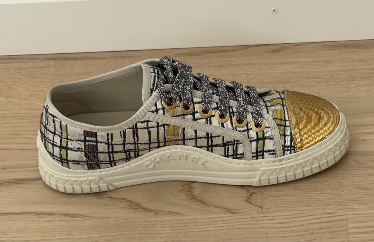 Chanel Scarpe da donna: Chanel Sneakers Tweed – Usato da Zürich venduto da JessGar 1