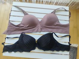 2x Damen BHs Bodywear und Manor lila/schwarz Grösse 80A