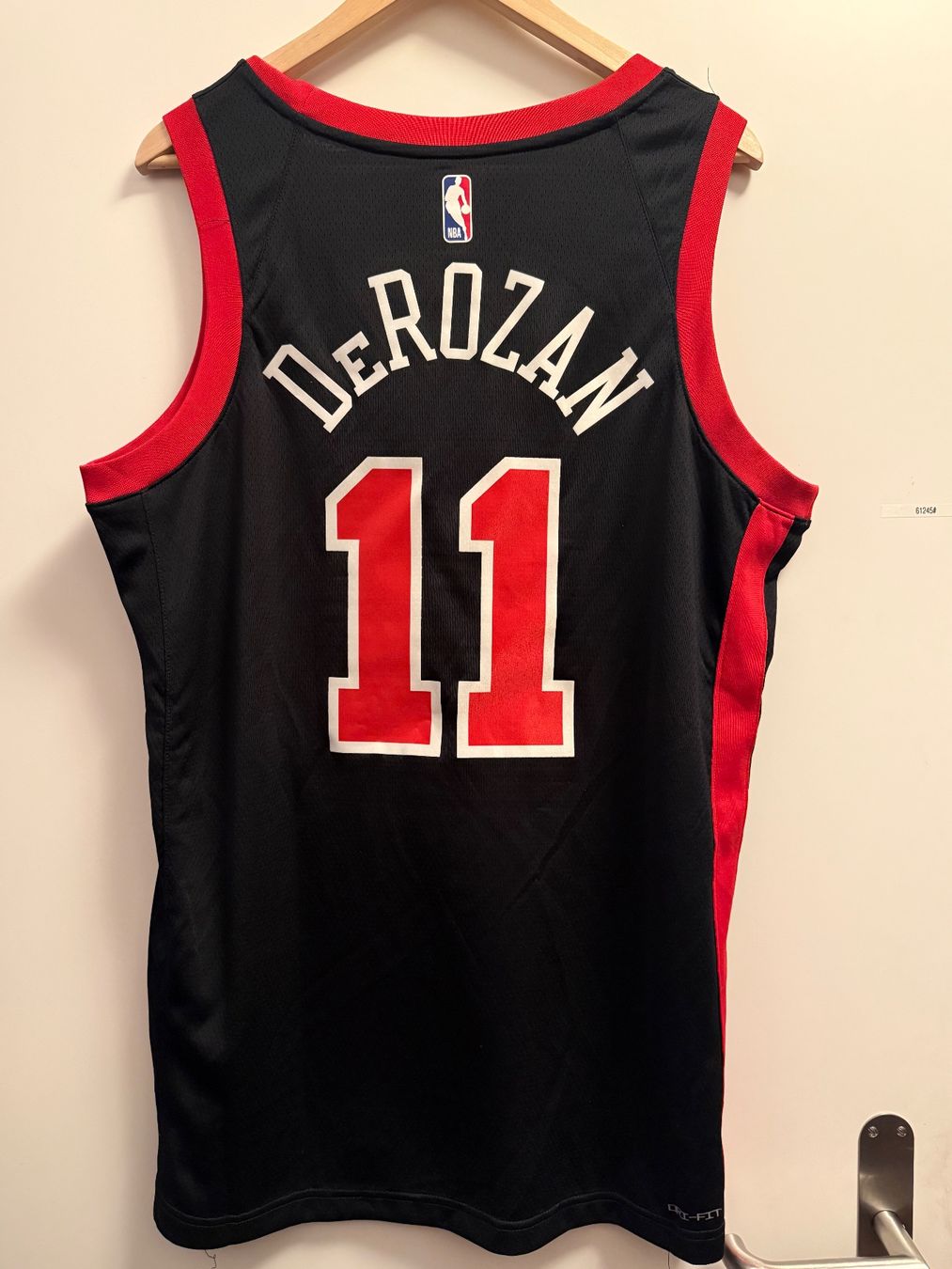 Jordan Maillots de corps & Pantalons: Lot de 4 maillots de baskets NBA – Neuf (Voir description) à Epalinges par Curtis 5