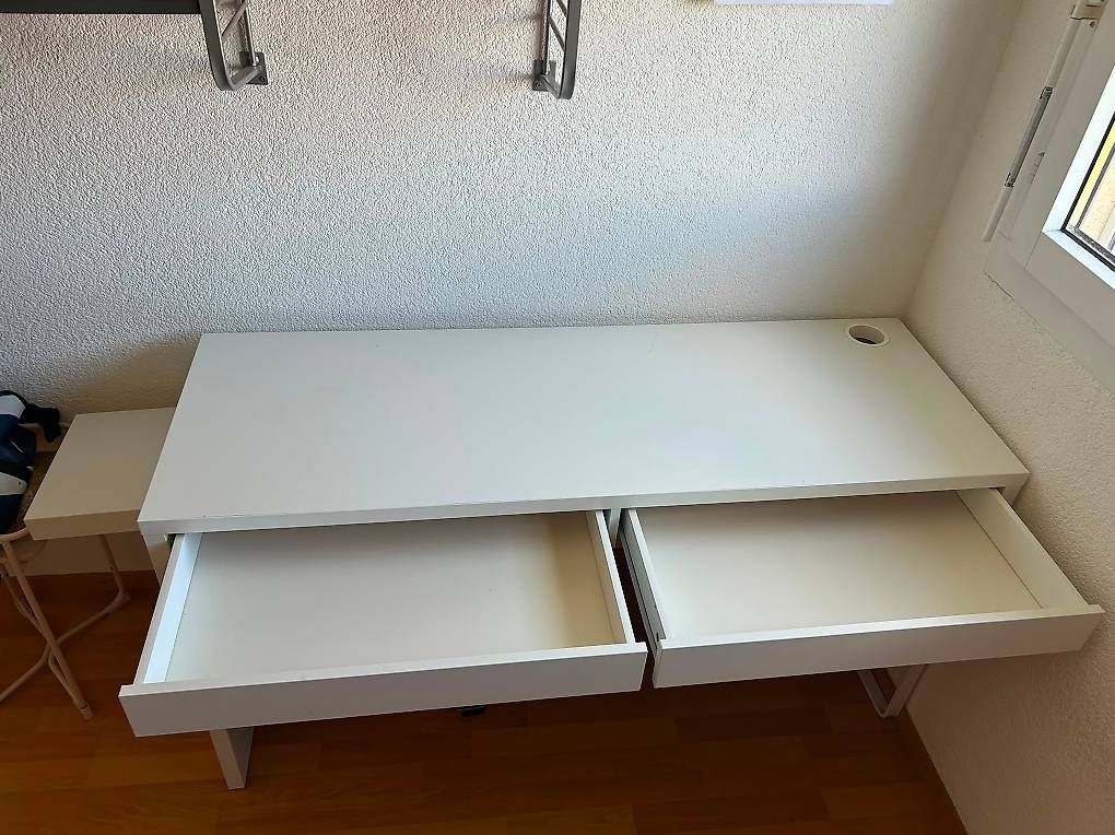 Schreibtische: Bureau blanc avec 2 tiroirs  bon état – Gebraucht aus Apples von ABATilleul