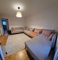 Modernes U-Sofa mit Schlaffunktion & Hocker – guter Zustand