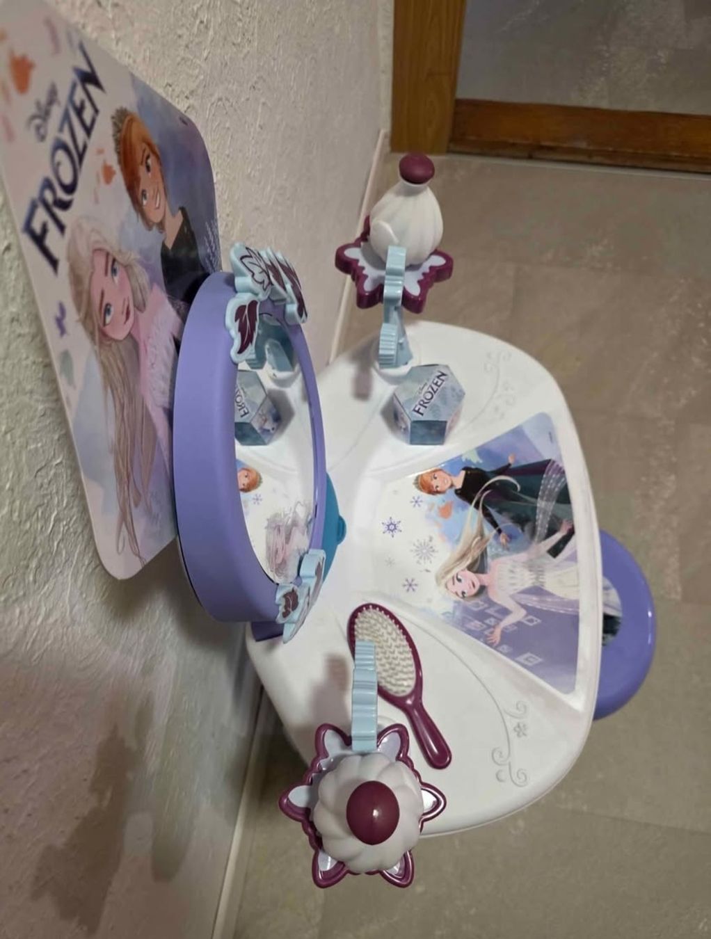 Tavoli da trucco: Schminktisch Disney Frozen – Usato da Winznau venduto da soli9 2