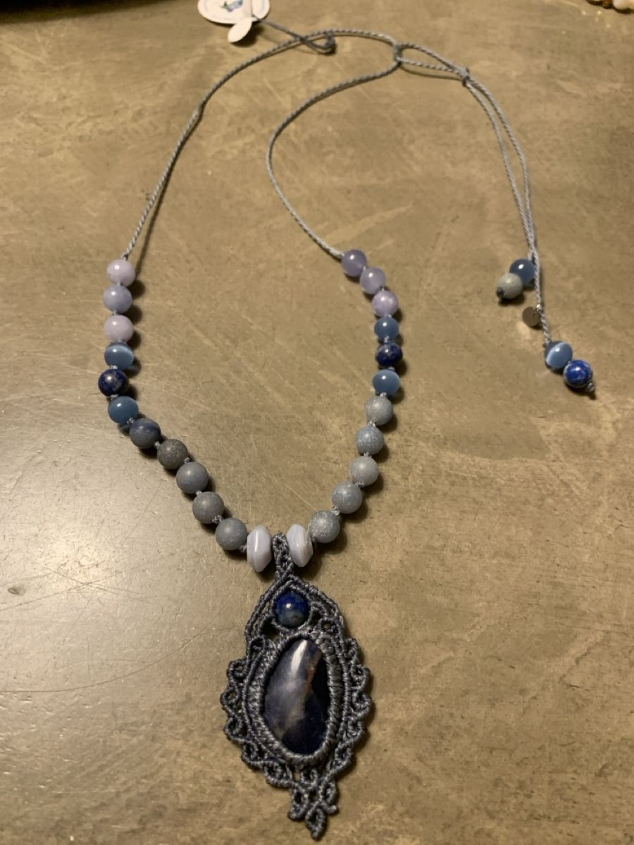 Catenine: 🩵 Collier Micromacramé–Sodalite, lapis-lazuli, aigue-marine – Nuovo e nell'imballaggio originale da Versoix venduto da val_t6jc 1
