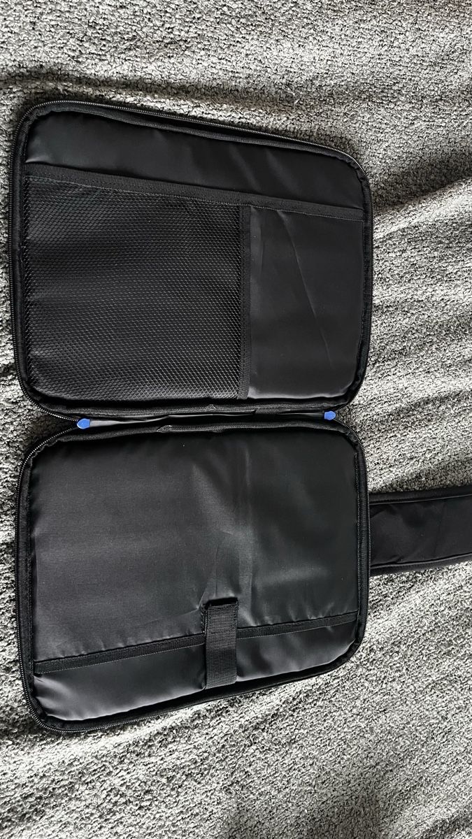 Topcases: Laptop Case  – Neuf (Voir description) à Uster par serina_7vhn