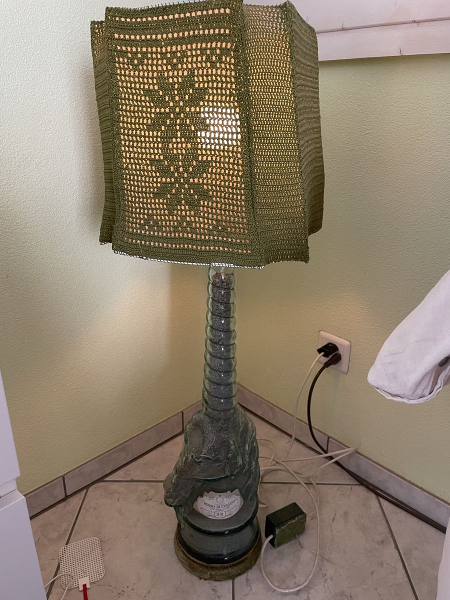 Lampade: Bodenlampe aus Weinflasche – Usato da Felben-Wellhausen venduto da pisa08 1
