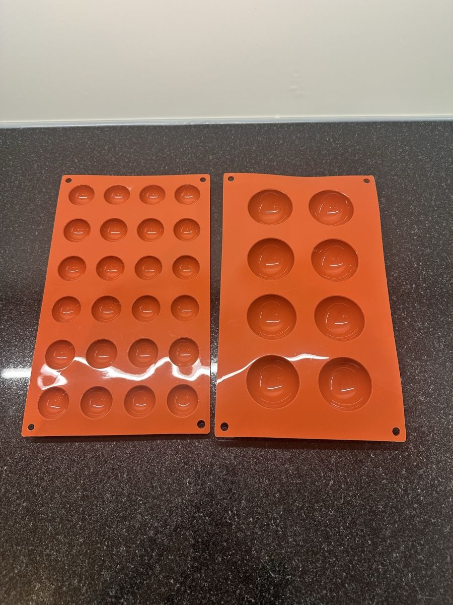 Silikomart Teglie da forno: 2x Silikomart - Silikonbackform Halbkugel – Nuovo (secondo la descrizione) da Wangen SZ venduto da Jaay_Sky