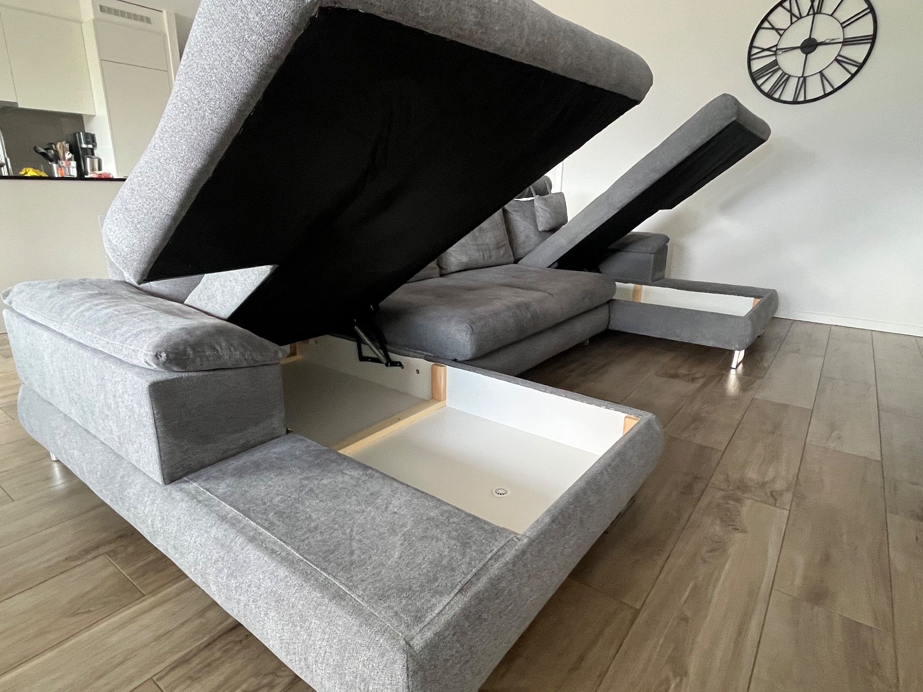 Conforama Sofas: Canapé gris clair – Gebraucht aus Bulle von Emmieduarte00 1