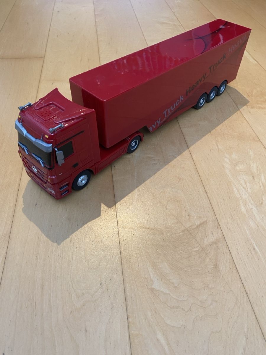 Spielzeuge: RC Lastwagen – Gebraucht aus Freienbach von LlIiNnUuSs