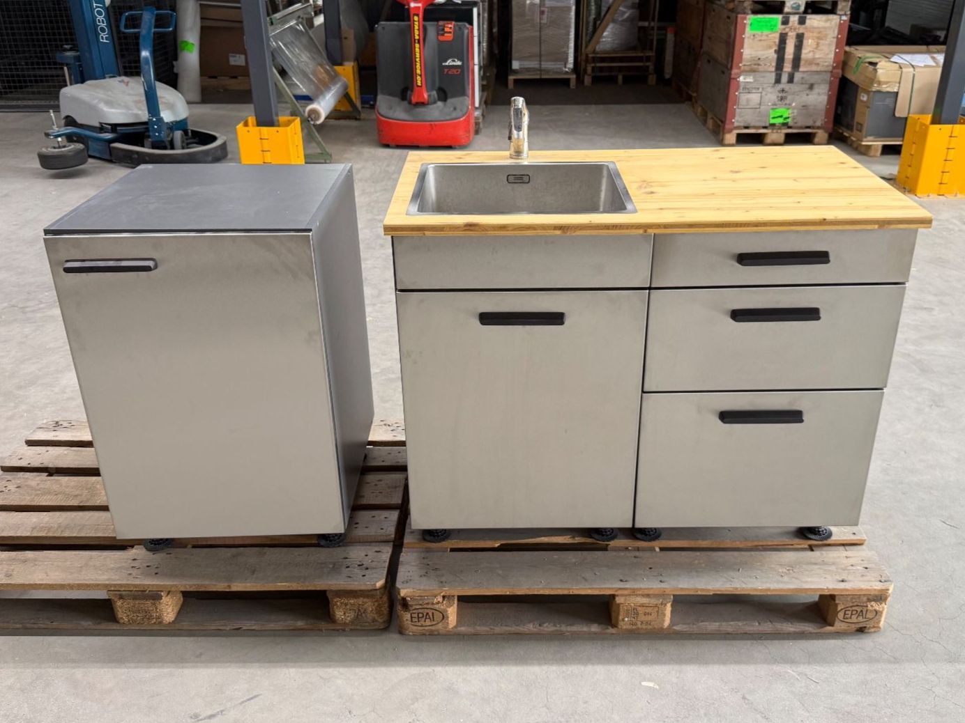 Cuisines complètes: Küchenzeile mit separatem Schrank – D'occasion à Liestal par T-Bazar