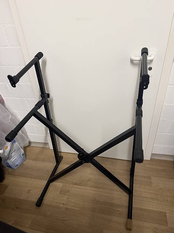 Supports pour instruments & partitions: Keyboard oder DJ Ständer – D'occasion à Kaltbrunn par mar_t9qv