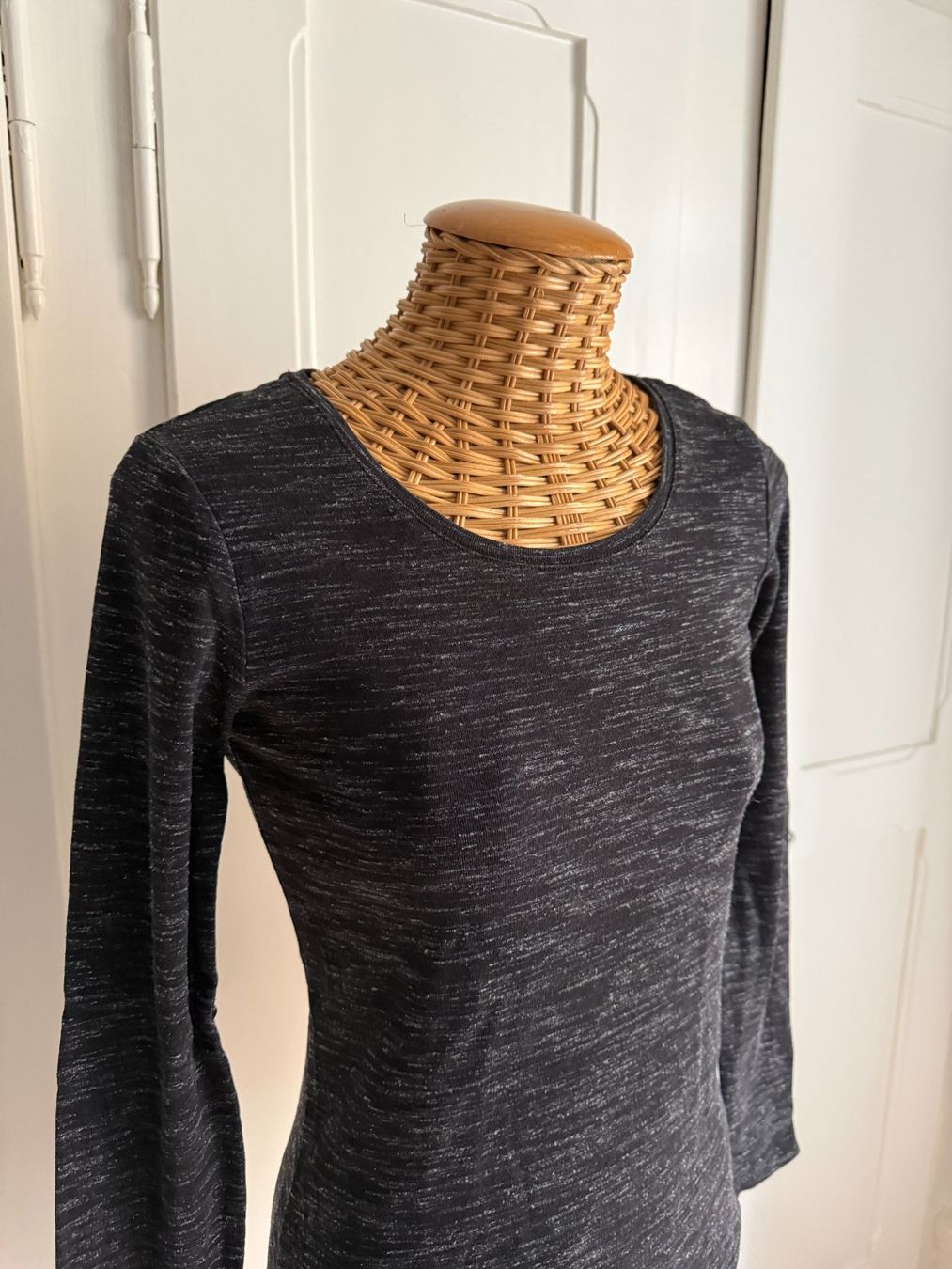 H&M T-Shirts: Langarmshirt schwarz-weiss meliert M – Gebraucht aus Zürich von Diazaio 1