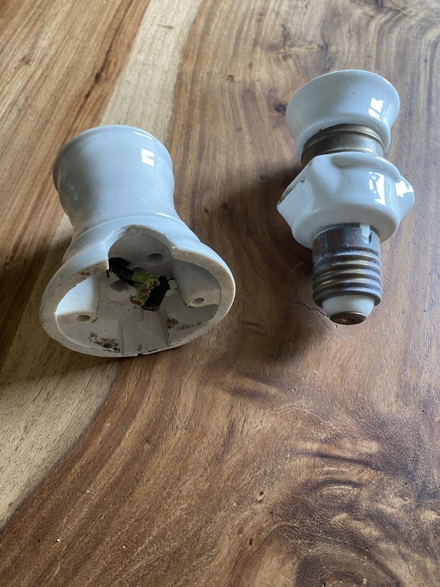 Lampade: Vintage Lampenfassung – Difettoso da Thörishaus venduto da luc_nsv9 1