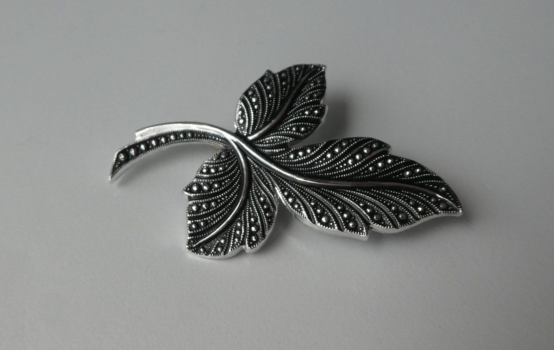 Spille & Fermagli: Vintage Blattbrosche 60er Modeschmuck – Usato da Frauenfeld venduto da ZAZ12